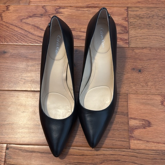 Calvin Klein Ashley pointed toe black heels - Picture 2 of 4